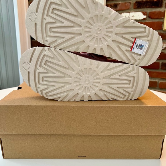 UGG Goldenstar Love ‘26 Clog - Rosetta - Picture 6 of 8